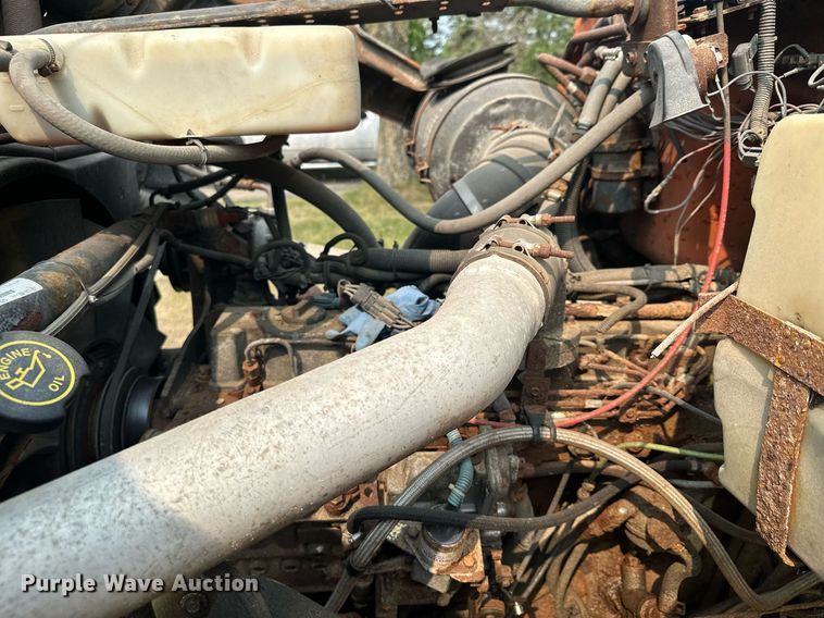 image for item AF9661 1995 Ford L8000  dump truck