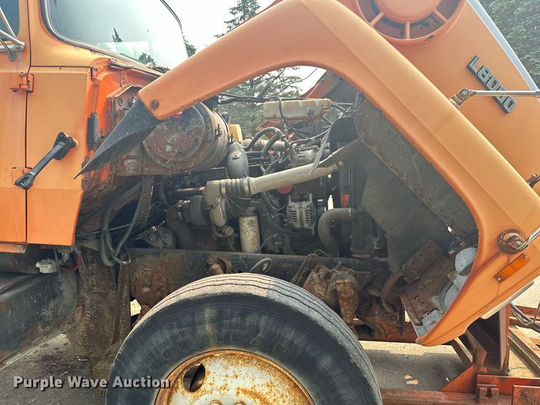 image for item AF9661 1995 Ford L8000  dump truck