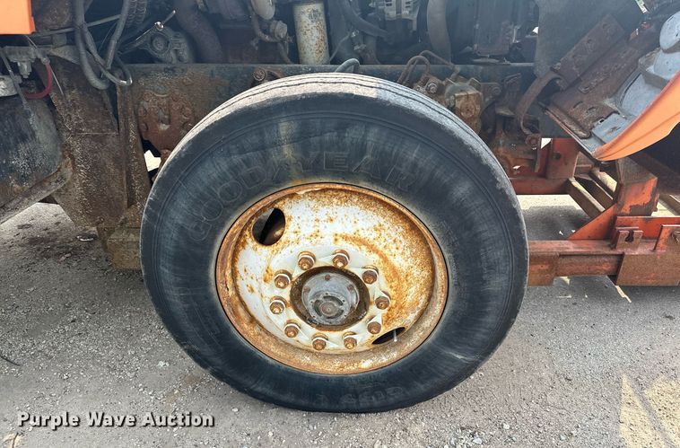 image for item AF9661 1995 Ford L8000  dump truck