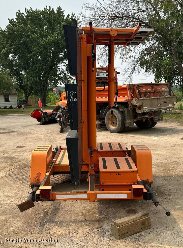 image for item AF9662 2008 Addco DH1000ALS  message board trailer