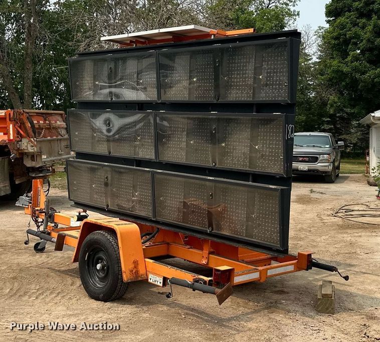 image for item AF9662 2008 Addco DH1000ALS  message board trailer