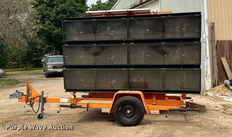 image for item AF9662 2008 Addco DH1000ALS  message board trailer
