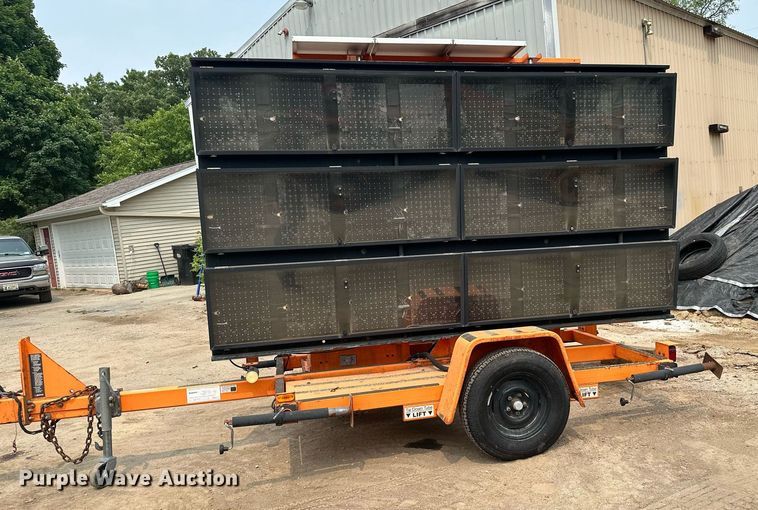 image for item AF9662 2008 Addco DH1000ALS  message board trailer