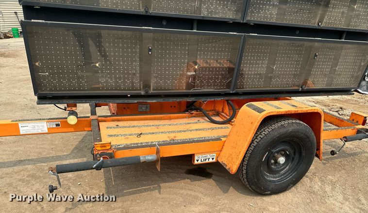 image for item AF9662 2008 Addco DH1000ALS  message board trailer