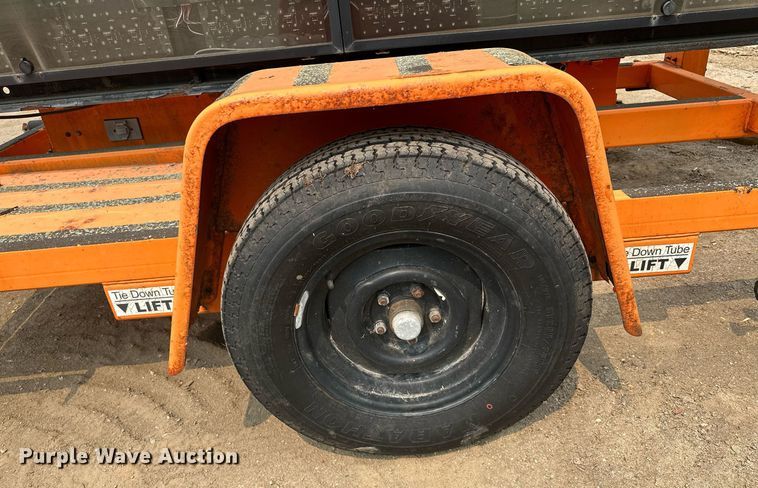 image for item AF9662 2008 Addco DH1000ALS  message board trailer