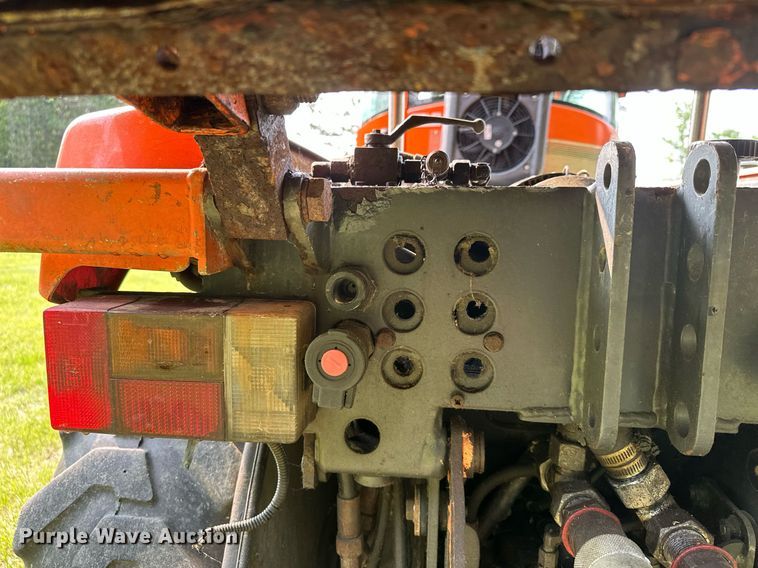 image for item AF9664 Holder C4.74  sidewalk tractor