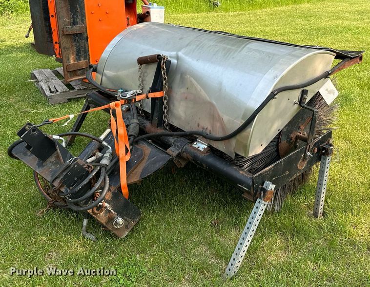 image for item AF9664 Holder C4.74  sidewalk tractor