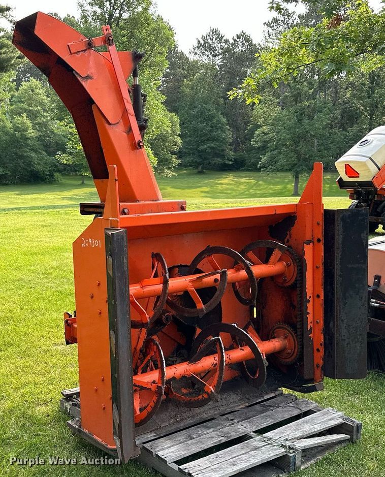 image for item AF9664 Holder C4.74  sidewalk tractor