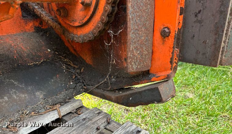 image for item AF9664 Holder C4.74  sidewalk tractor