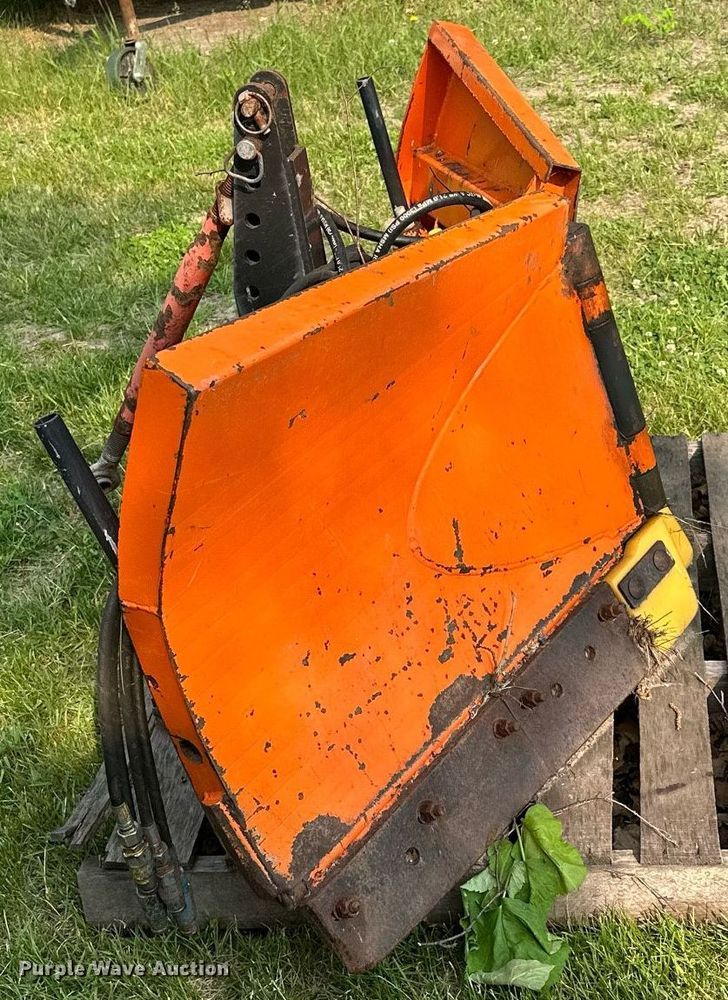 image for item AF9664 Holder C4.74  sidewalk tractor