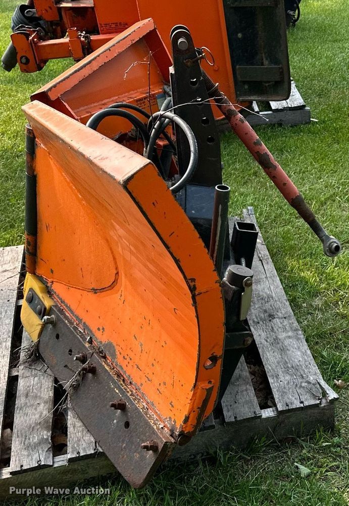 image for item AF9664 Holder C4.74  sidewalk tractor