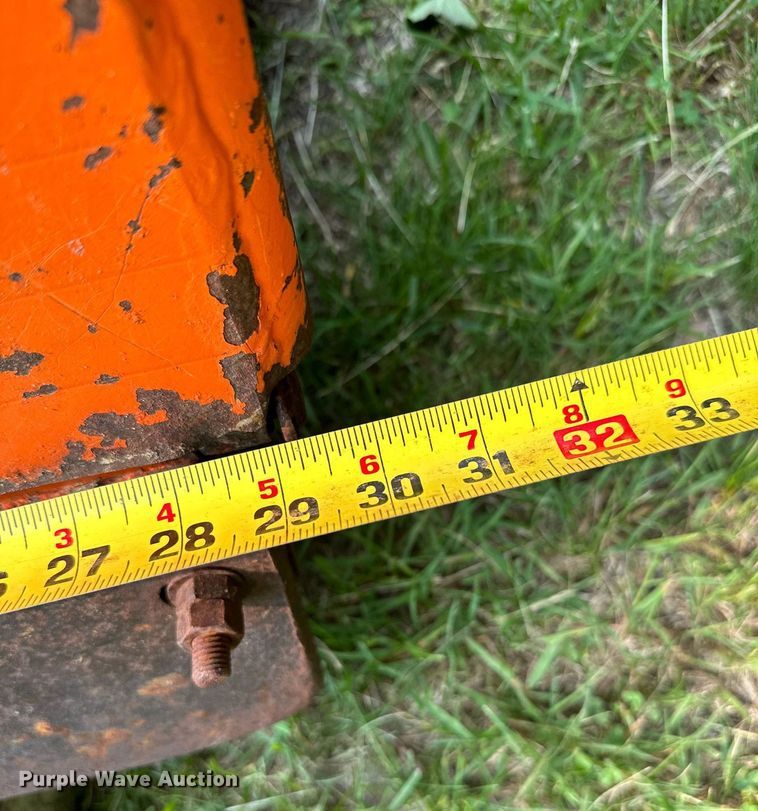 image for item AF9664 Holder C4.74  sidewalk tractor