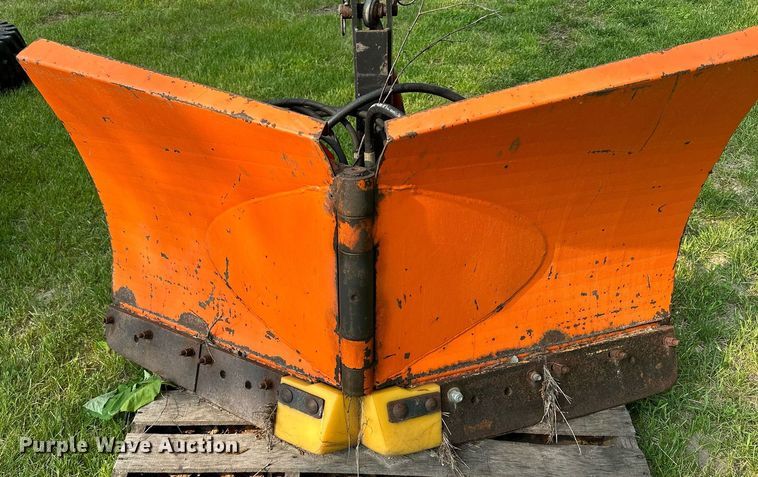 image for item AF9664 Holder C4.74  sidewalk tractor
