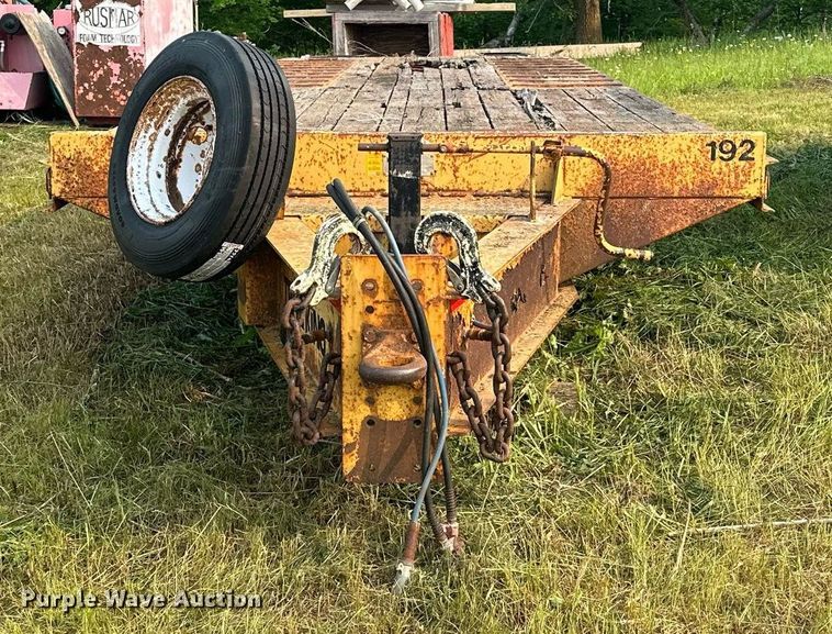 image for item AF9665 2002 Trail King TK50-3000  equipment trailer