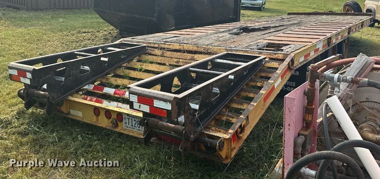 image for item AF9665 2002 Trail King TK50-3000  equipment trailer
