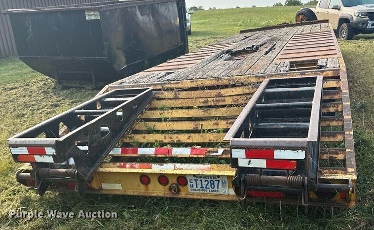 image for item AF9665 2002 Trail King TK50-3000  equipment trailer