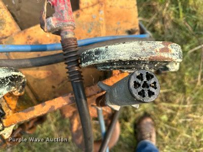 image for item AF9665 2002 Trail King TK50-3000  equipment trailer