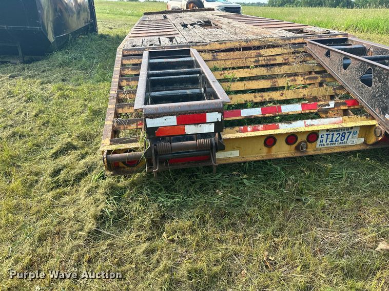 image for item AF9665 2002 Trail King TK50-3000  equipment trailer