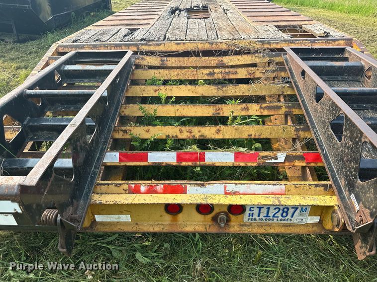 image for item AF9665 2002 Trail King TK50-3000  equipment trailer