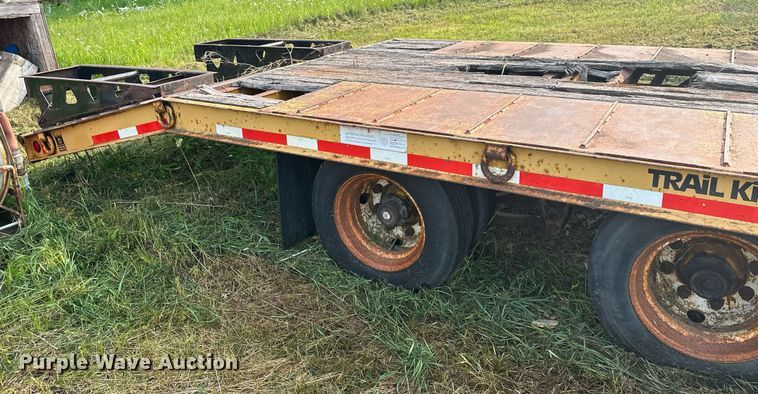 image for item AF9665 2002 Trail King TK50-3000  equipment trailer