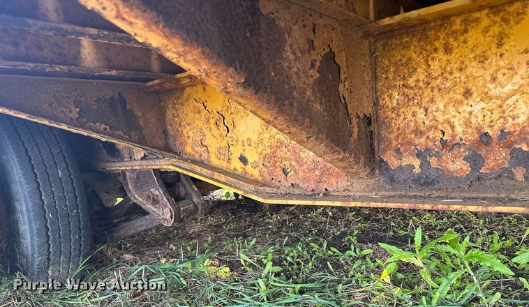 image for item AF9665 2002 Trail King TK50-3000  equipment trailer