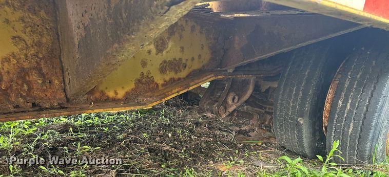 image for item AF9665 2002 Trail King TK50-3000  equipment trailer