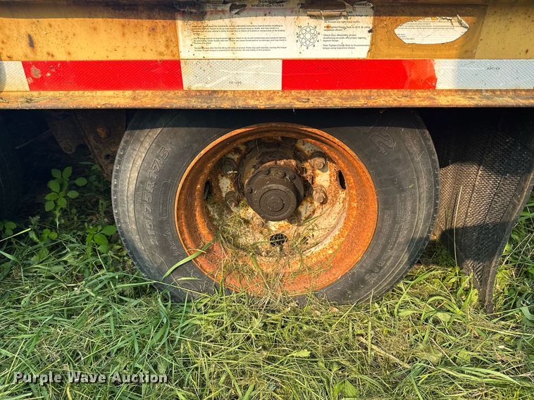 image for item AF9665 2002 Trail King TK50-3000  equipment trailer