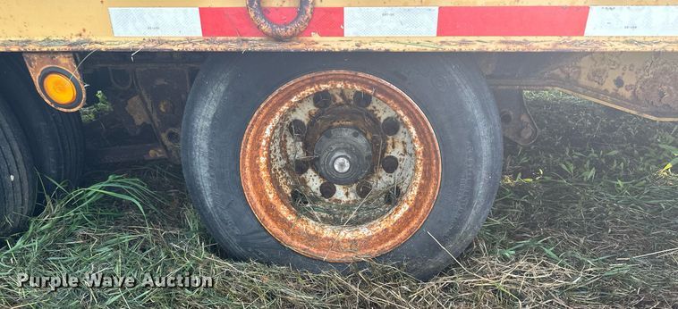 image for item AF9665 2002 Trail King TK50-3000  equipment trailer