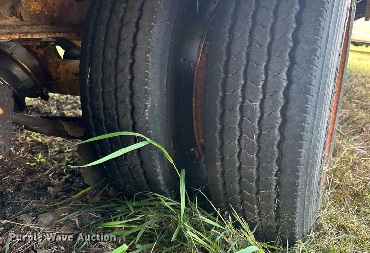 image for item AF9665 2002 Trail King TK50-3000  equipment trailer