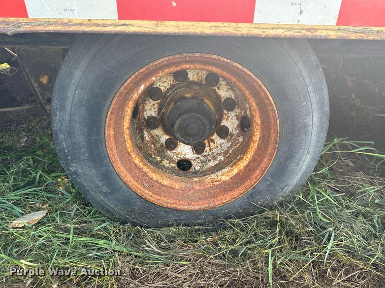 image for item AF9665 2002 Trail King TK50-3000  equipment trailer