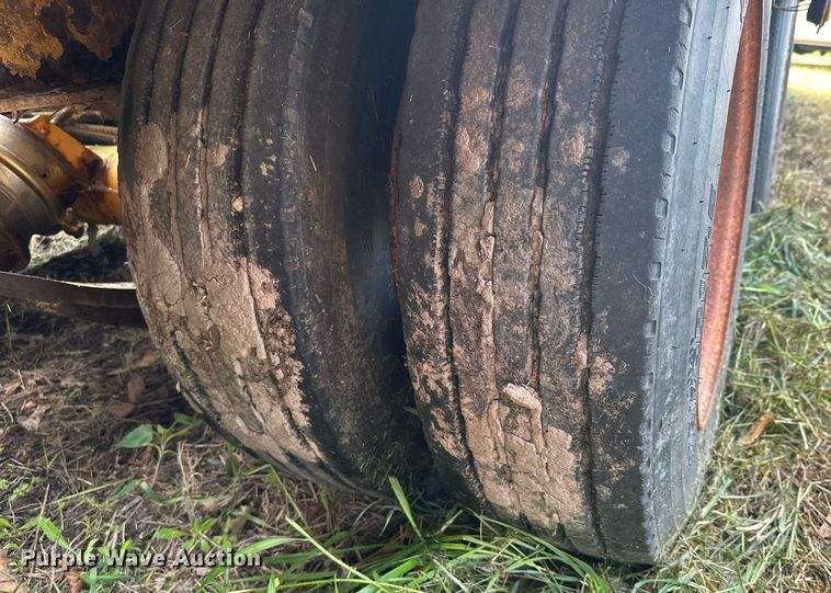 image for item AF9665 2002 Trail King TK50-3000  equipment trailer