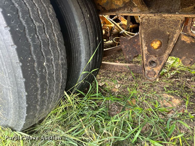 image for item AF9665 2002 Trail King TK50-3000  equipment trailer