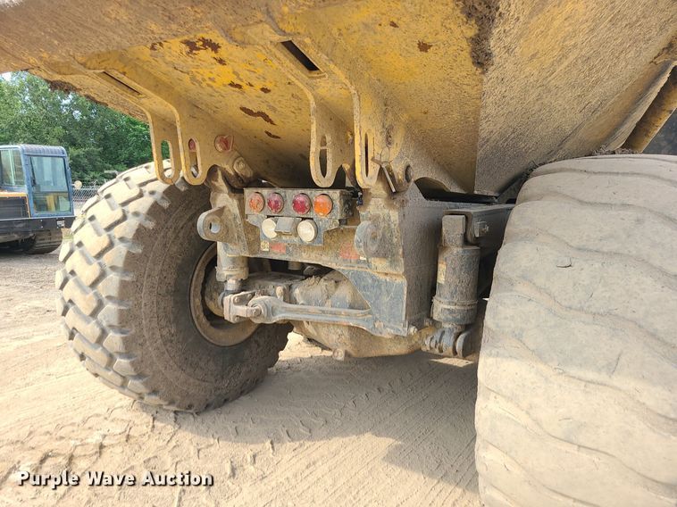 image for item DC6043 2013 Komatsu HM400-3  haul truck