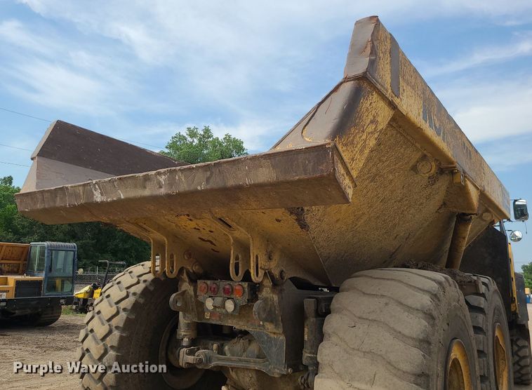 image for item DC6043 2013 Komatsu HM400-3  haul truck