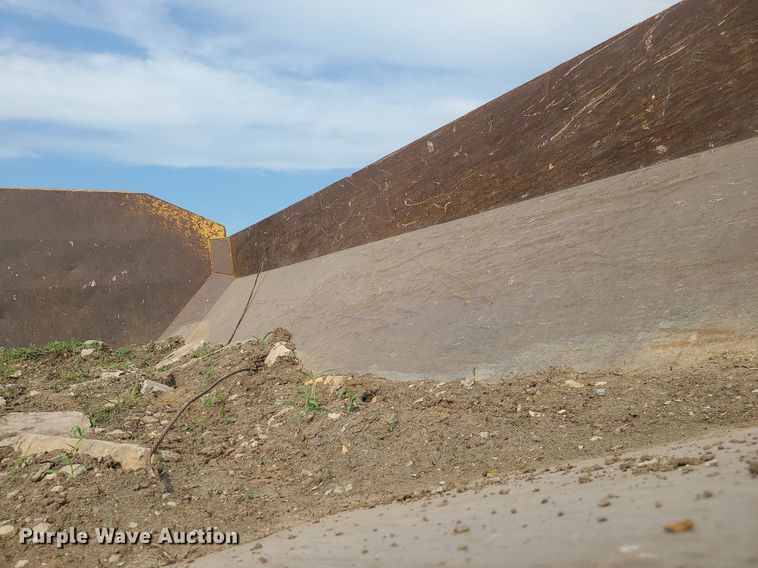 image for item DC6043 2013 Komatsu HM400-3  haul truck