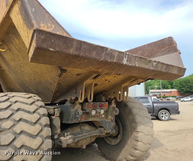 image for item DC6043 2013 Komatsu HM400-3  haul truck