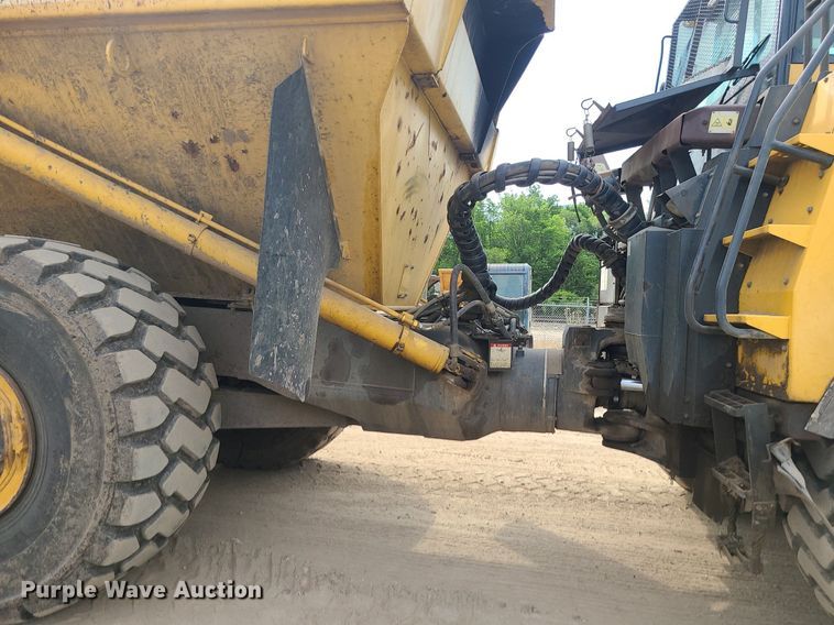 image for item DC6043 2013 Komatsu HM400-3  haul truck