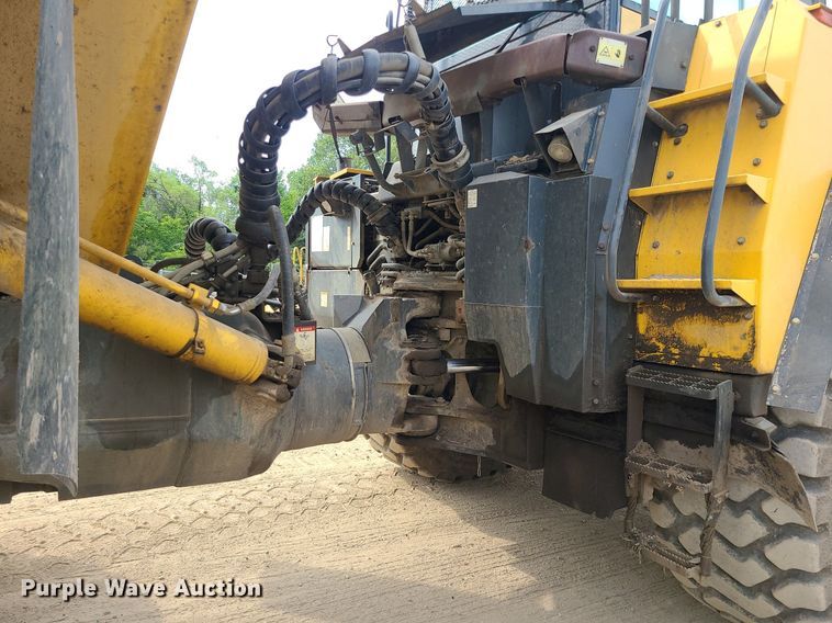 image for item DC6043 2013 Komatsu HM400-3  haul truck