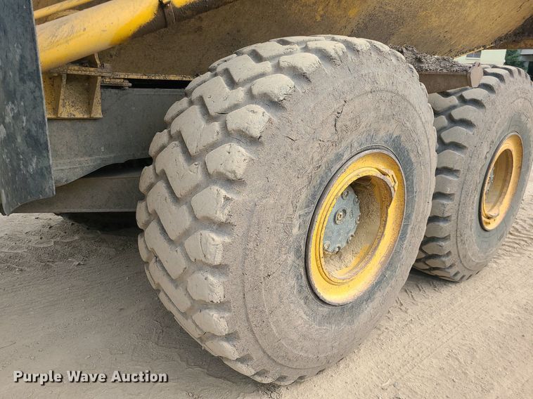 image for item DC6043 2013 Komatsu HM400-3  haul truck