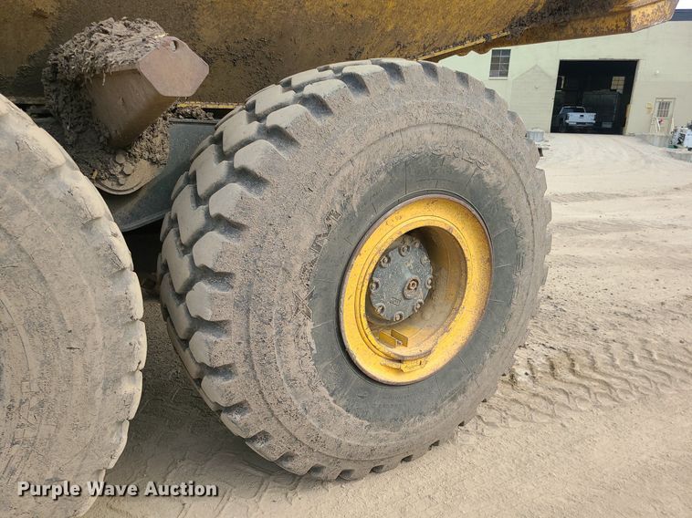 image for item DC6043 2013 Komatsu HM400-3  haul truck