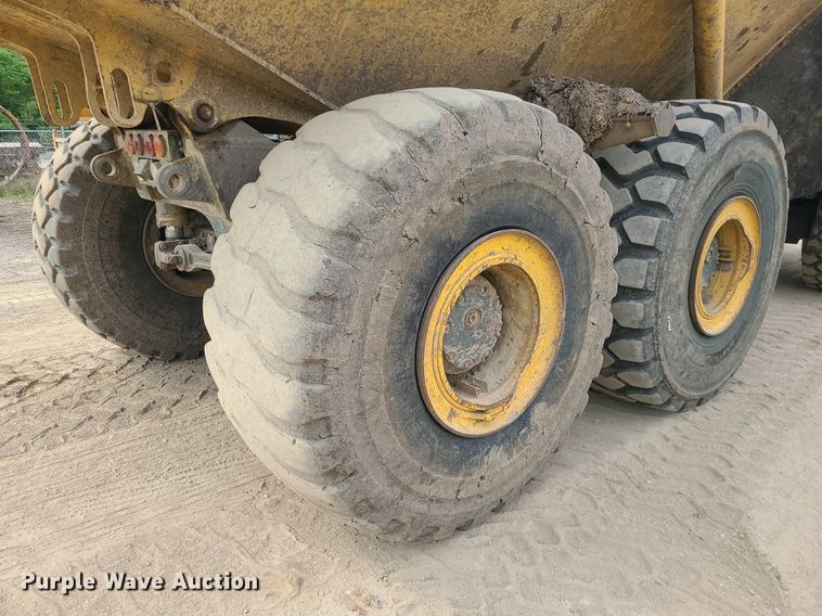 image for item DC6043 2013 Komatsu HM400-3  haul truck