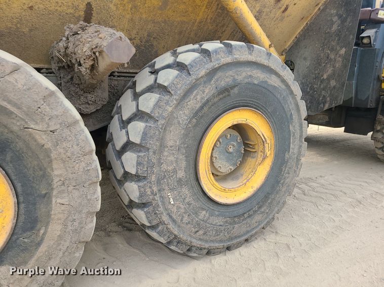 image for item DC6043 2013 Komatsu HM400-3  haul truck