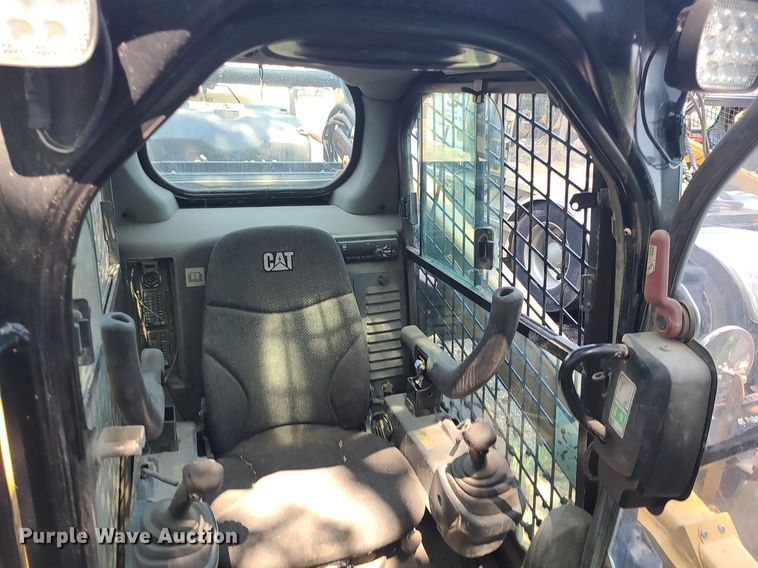 image for item DC6051 2018 Caterpillar 262D  skid steer loader