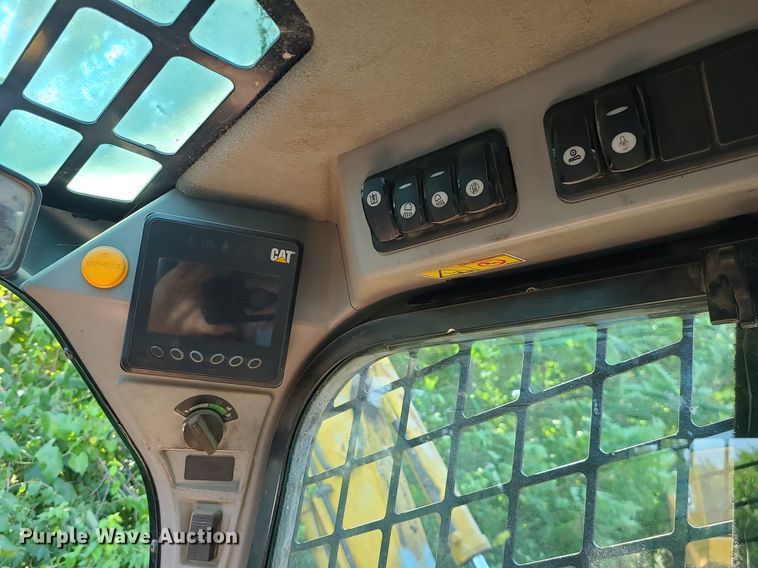 image for item DC6051 2018 Caterpillar 262D  skid steer loader