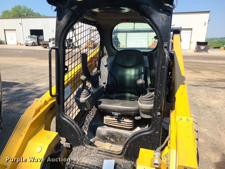 image for item DC6052 2017 Caterpillar 262D  skid steer loader