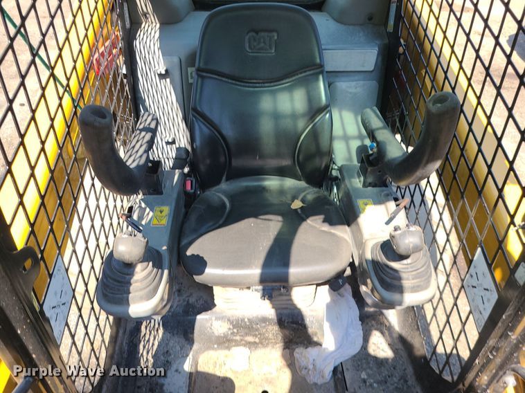 image for item DC6052 2017 Caterpillar 262D  skid steer loader