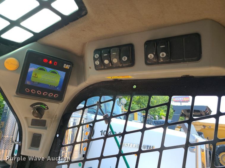 image for item DC6052 2017 Caterpillar 262D  skid steer loader