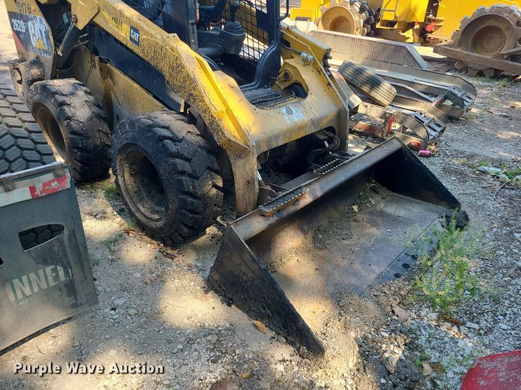 image for item DC6053 2017 Caterpillar 262D  skid steer loader