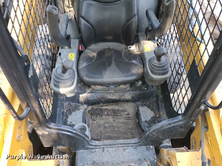 image for item DC6053 2017 Caterpillar 262D  skid steer loader