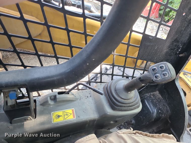 image for item DC6053 2017 Caterpillar 262D  skid steer loader